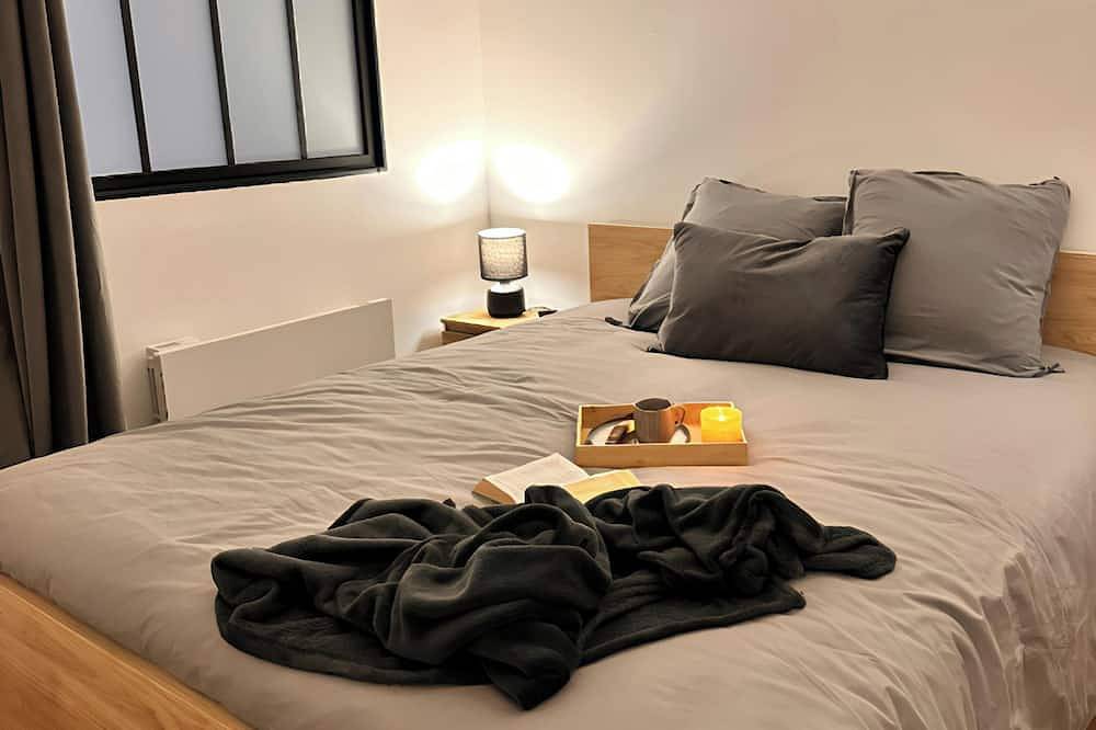 Entire apartment, Beautiful bright apartment - Heart of Moulins - 10 mins walk from the station in Moulins, Allier