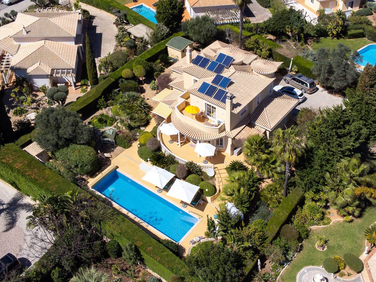 Beeindruckendes Haus mit privatem Pool und Meerblick nahe Carvoeiro in Estômbar, Lagoa