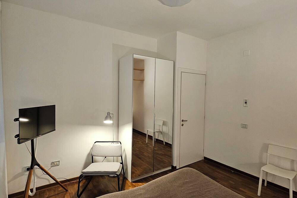 Double or Twin - Private Bathroom Inside and Private Parking in Loco in Potenza, Potenza Provinz
