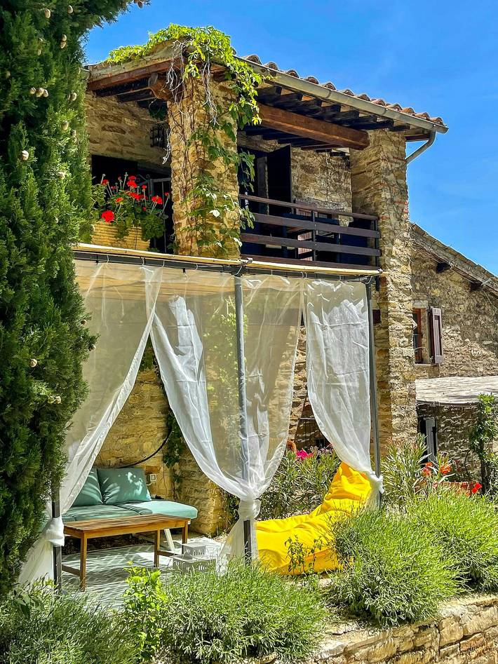 Ganze Wohnung, FeWo mit Terrasse und Blick ins Grüne in Gubbio, Umbrien