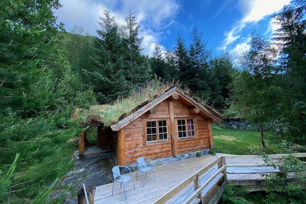 Wooden cabin with grass roof, sleeps 2-5 people., Self catering. Open fire place in Sognefjord