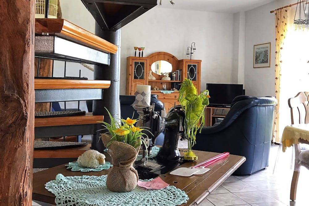Ganze Wohnung, Obergeschosswohnung mit Ausblick in Mechernich, Naturpark Hohes Venn-Eifel