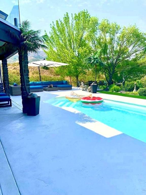 Location de vacances pour 2 personnes, avec jacuzzi ainsi que terrasse et jardin à Kelowna - 4