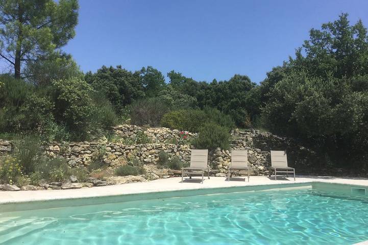 Location de vacances pour 14 personnes, avec jardin et terrasse à Saint-André-d'Olérargues