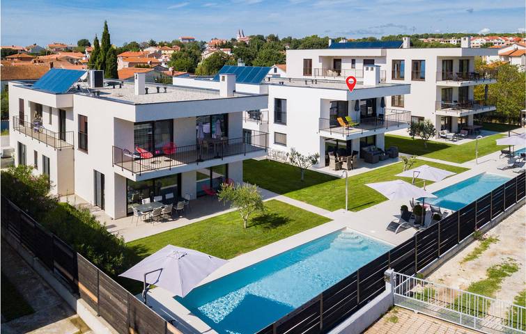 Appartement de vacances entier, Charmant appartement avec piscine et terrasse, à 2 km de la plage de Bijela in Medulin City, Medulin