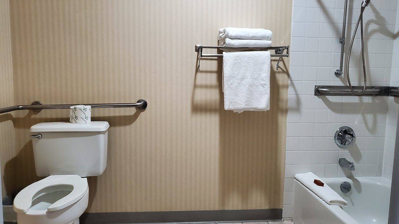 Rogue Regency Inn Medford Airport in Medford, Oregon
