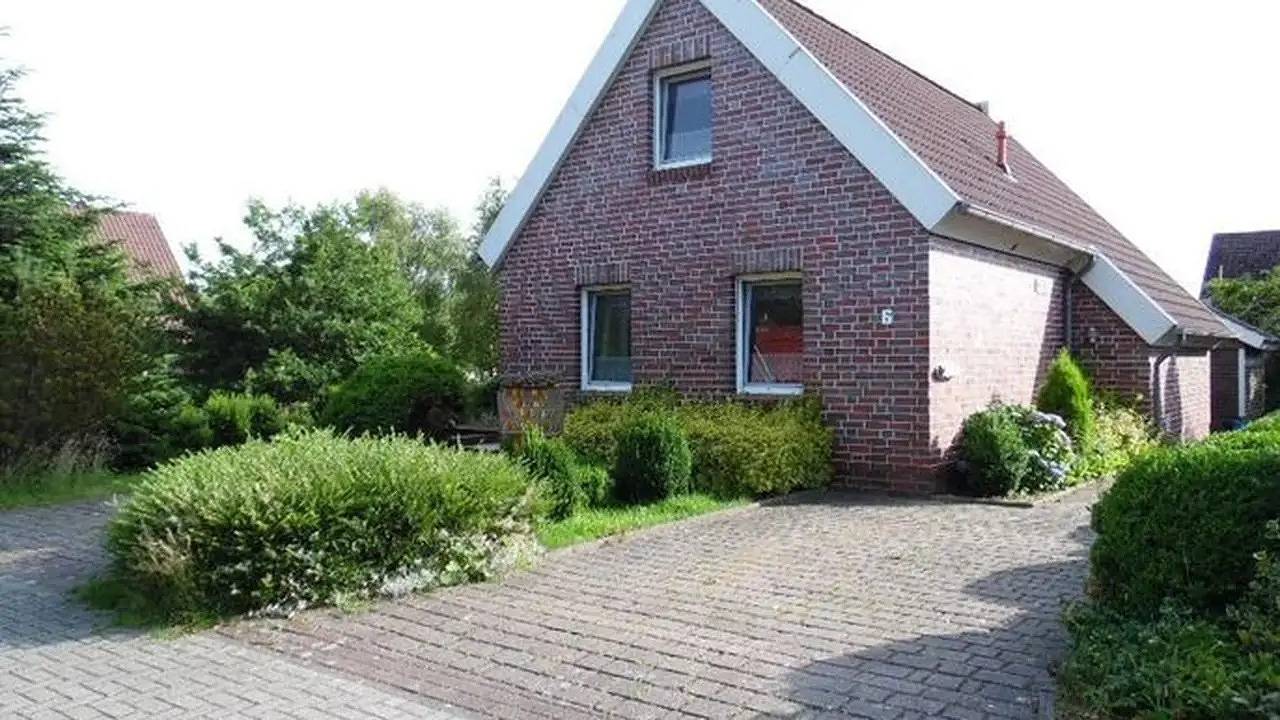 Holiday home for 4 people with terrace in Aurich, Landkreis Aurich