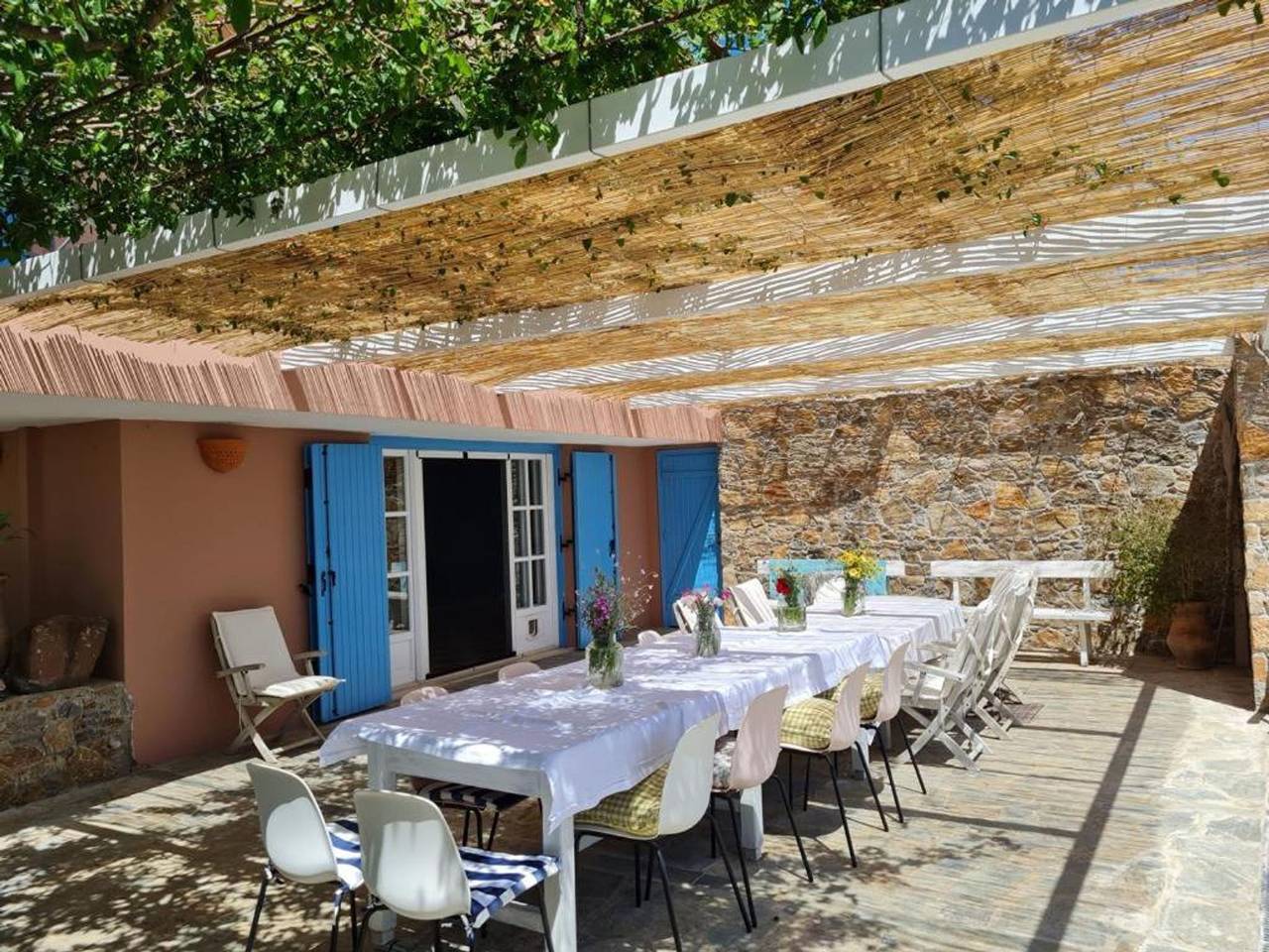 Villa-Agave, by the sea in Porto-Rafti outside Ath in Porto Rafti, Markopoulo-Mesogaia