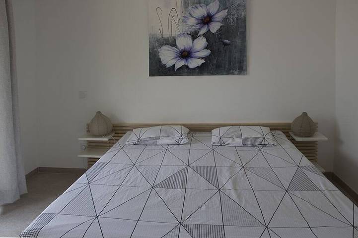 Location de vacances pour 3 personnes, avec jardin ainsi que terrasse et piscine, animaux acceptés à Robion - 3