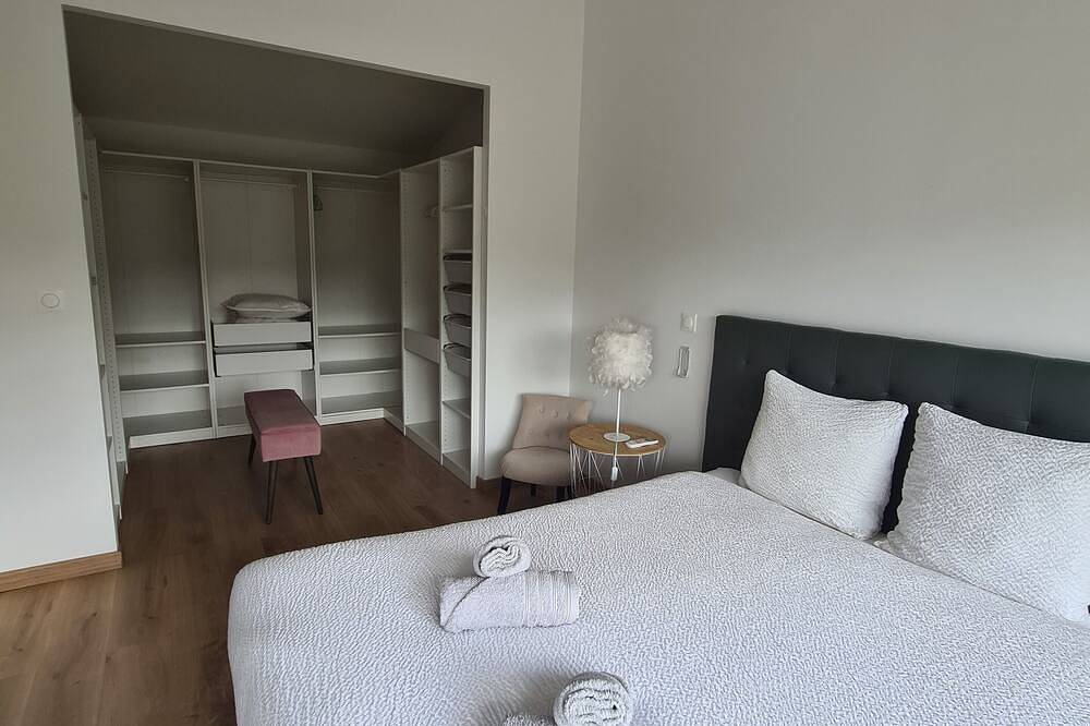 House with swimming pool, near Sarlat in Vitrac, Périgord Noir