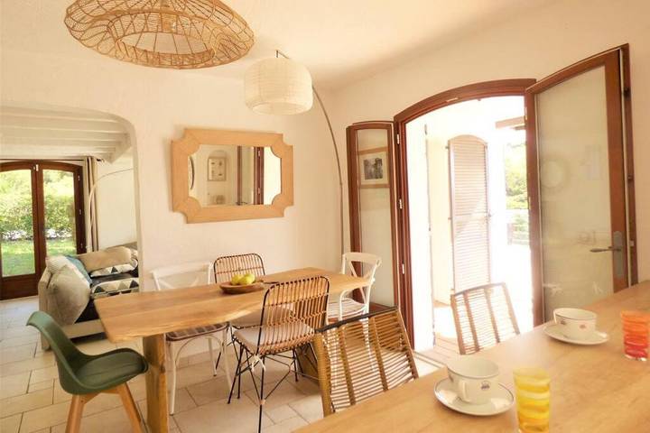 Villa pour 6 personnes, avec piscine et balcon ainsi que vue et jardin à Fréjus - 2