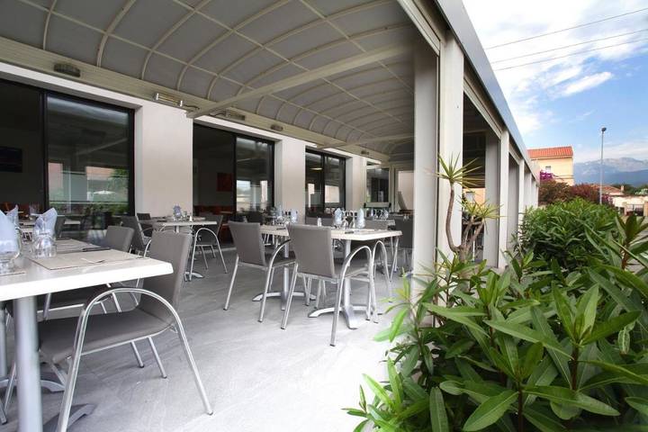 Hôtel pour 5 personnes, avec jardin et piscine à Ventiseri - 4