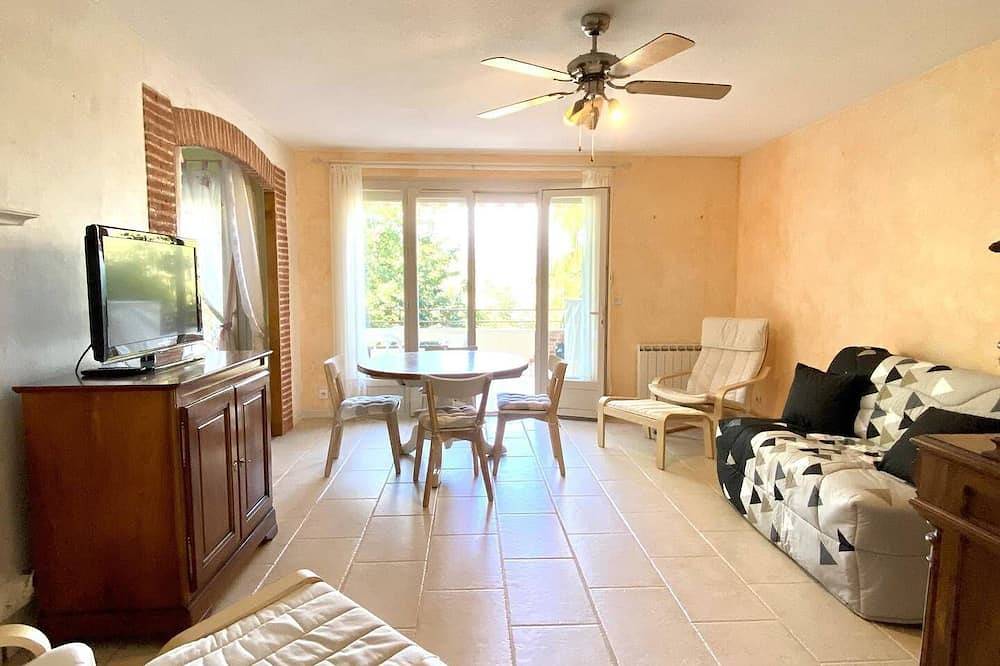 Appartement entier, Beau T1 Bis Classe 3 Etoiles Renove Avec Grande Terrasse, Wifi Et Place De Parking in Vernet-les-Bains, Parc naturel régional des Pyrénées catalanes