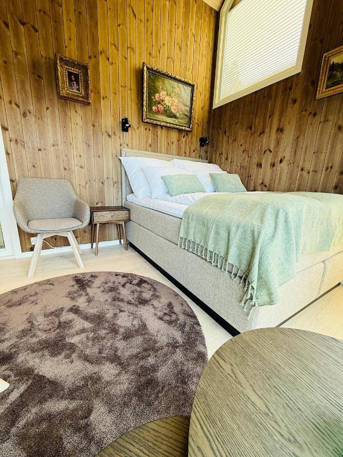 Ferienhaus für 4 Personen, mit Whirlpool und Terrasse sowie Garten und Sauna in Gurskøy - 3