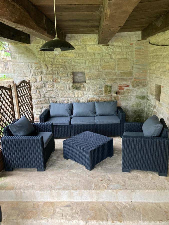 Location de vacances pour 6 personnes, avec vue ainsi que terrasse et jardin à Nailhac