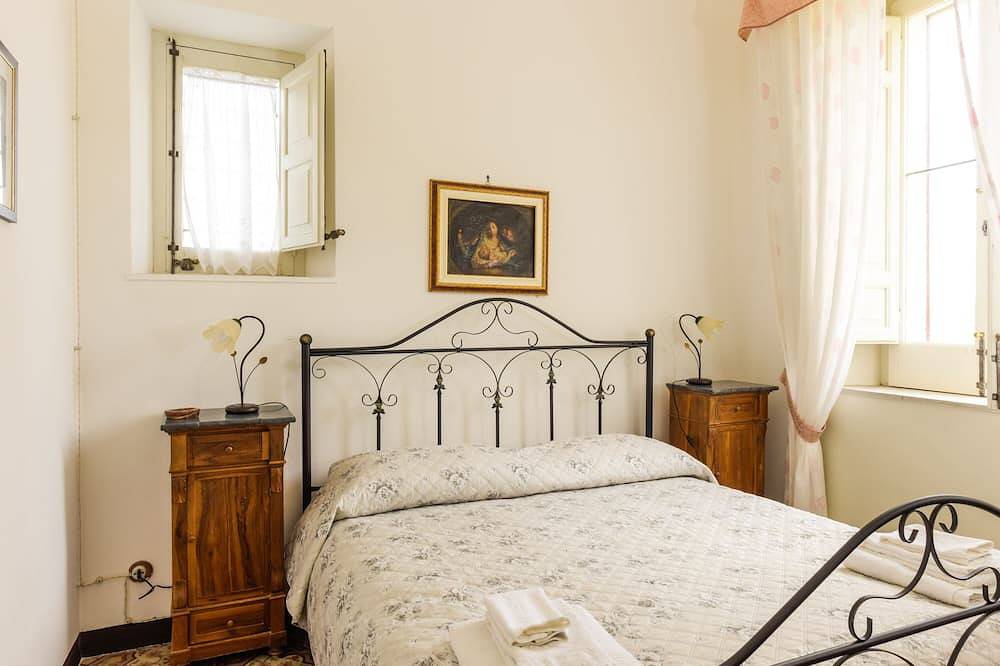 Antica Fortezza Villa Fontana - large garden, private pool and maximum privacy in Sant'Andrea Bonagia, Valderice