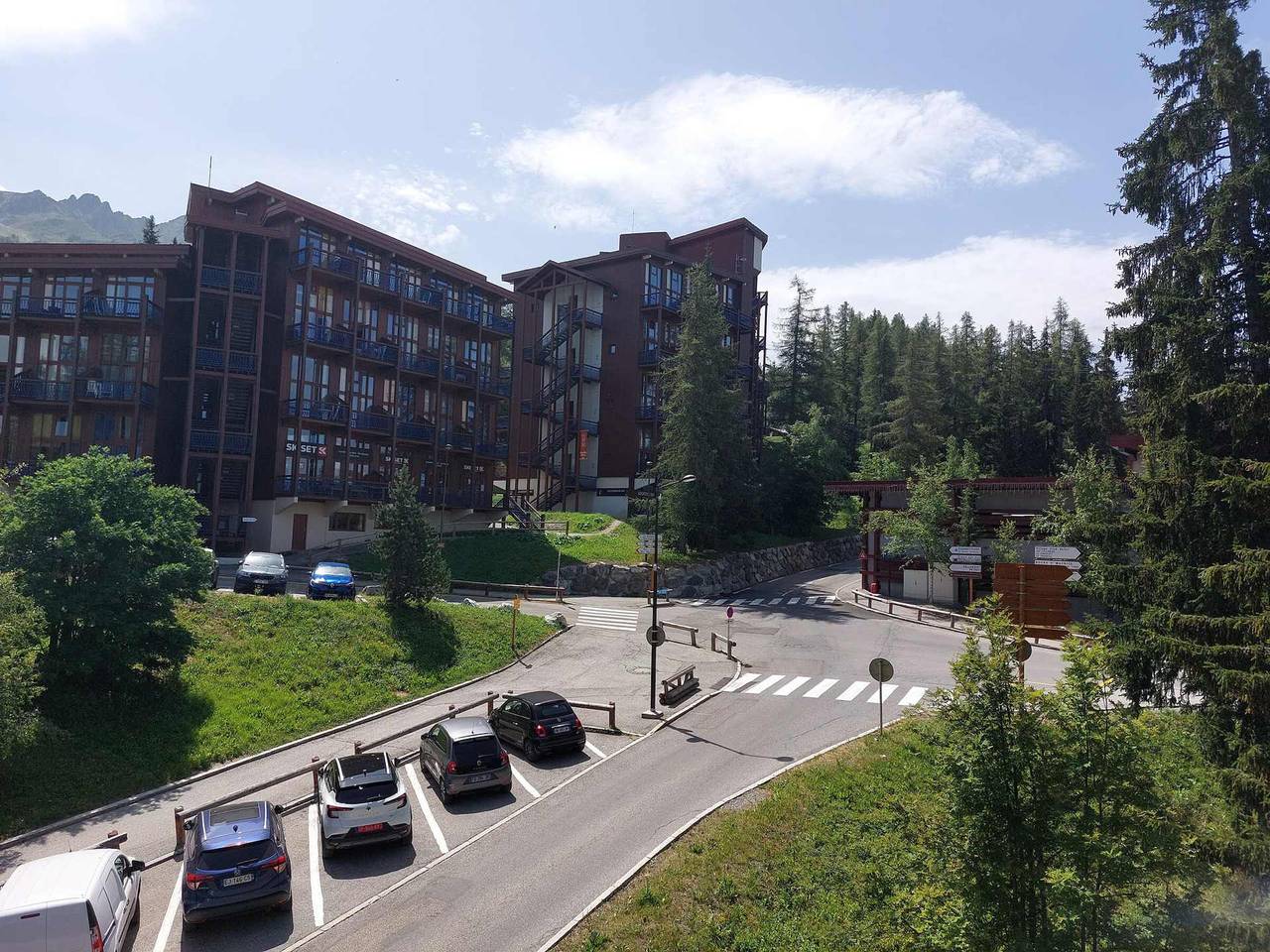 Appartamento intero, Renovated Duplex for 5 Near Slopes and Shops in Charmettoger in Arc 1800, Bourg-Saint-Maurice