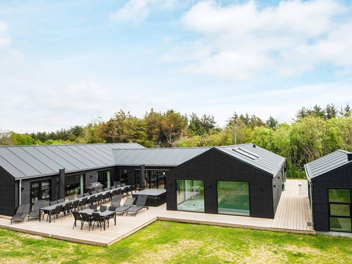 Ferienhaus für 28 Personen, mit Terrasse und Pool sowie Sauna in Nordjütland