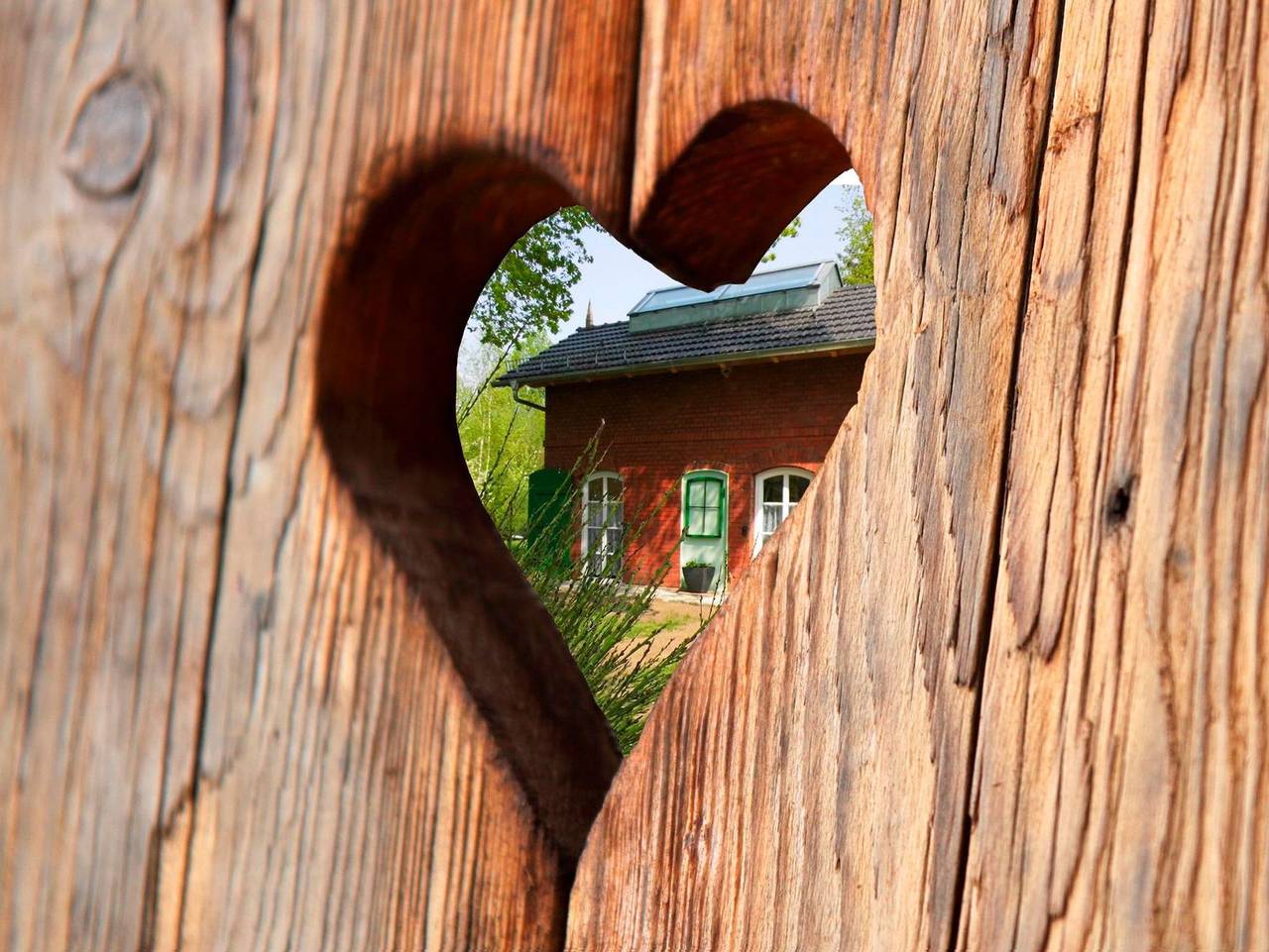 Ganze Ferienwohnung, Bahnhof Droyßig - Übernachten im Denkmal - Bahnhäuschen mit Dusche, Bad und Wc in Droyßig, Saale-Unstrut