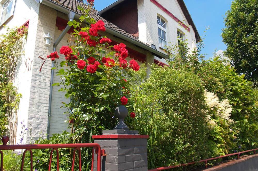 Ganze Wohnung, Liebevoll modernisierte Altbauwohnung in Buxtehude - zentral + ruhig! in Buxtehude, Altes Land Stade