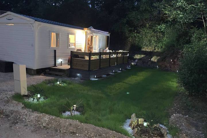 Camping pour 6 personnes, avec Terrasse ainsi que Jardin et Piscine