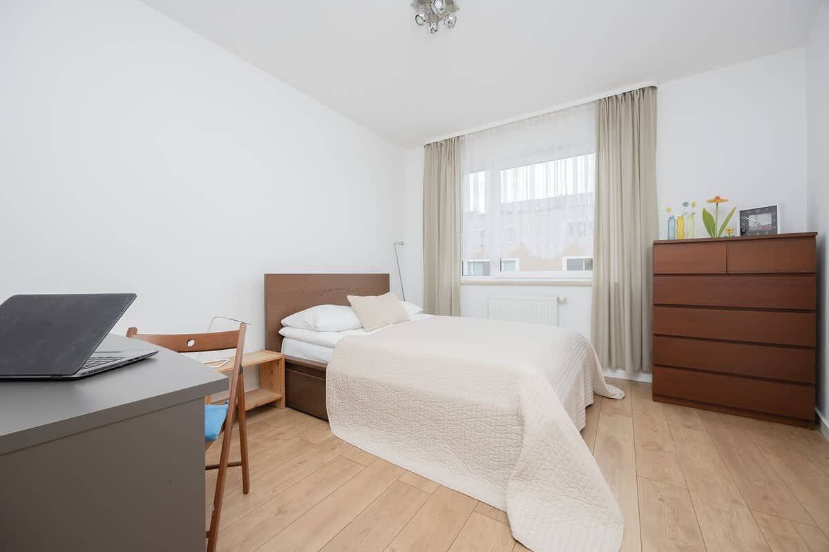 Ganze Wohnung, Bright Apartment with Balcony | Parking | Workspace in Białołęka, Warschau