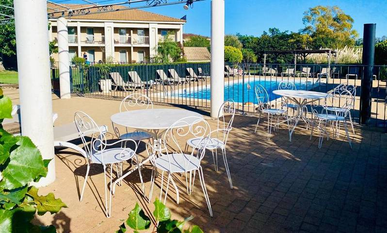 Hôtel pour 2 personnes, avec piscine et jardin à Fourques - 3