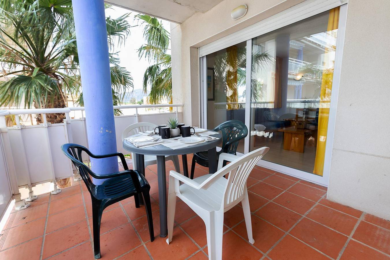 Ganze Wohnung, Willkommen in der charmanten Mietwohnung in Roses, Costa Brava! 1500 Meter vom Strand entfernt, moderne Unterkunft mit Blick auf den Kanal, für 4 Personen. in Santa Margarida, Roses