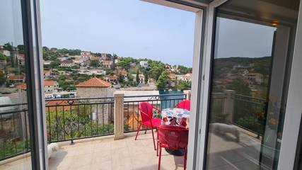 Lägenhet för 5 Personer i Splitska, Brac, Bild 1