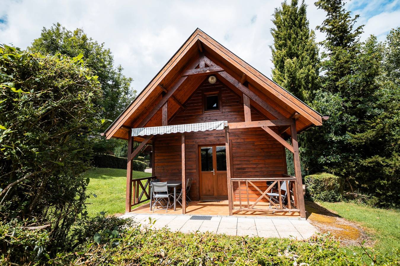 Bénédictin Chalet for 6 with shared pool, private terrace, and Wi-Fi in Livarot-Pays-d'Auge, Lisieux region