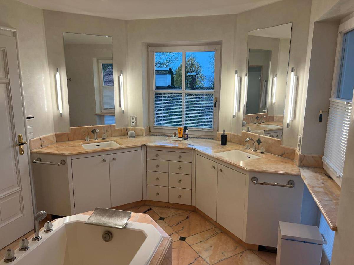 Ganze Ferienwohnung, Suite in Ammerland (Münsing), Münsing