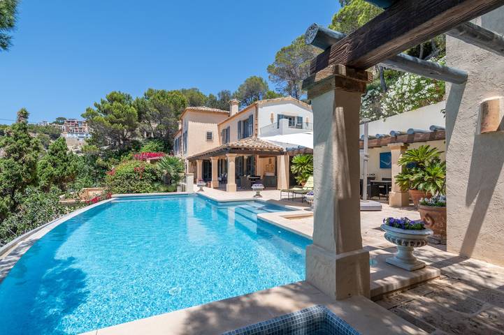 Apartamento para 8 personas, con Balcón y Jacuzzi además de Jardín y Sauna en Puerto de Andrach