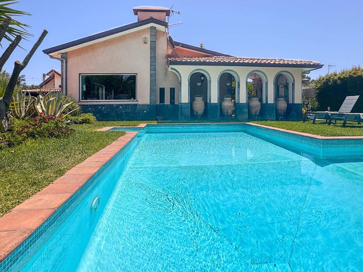 Three-Bedroom Villa in San Giovanni La Punta, Catania e dintorni