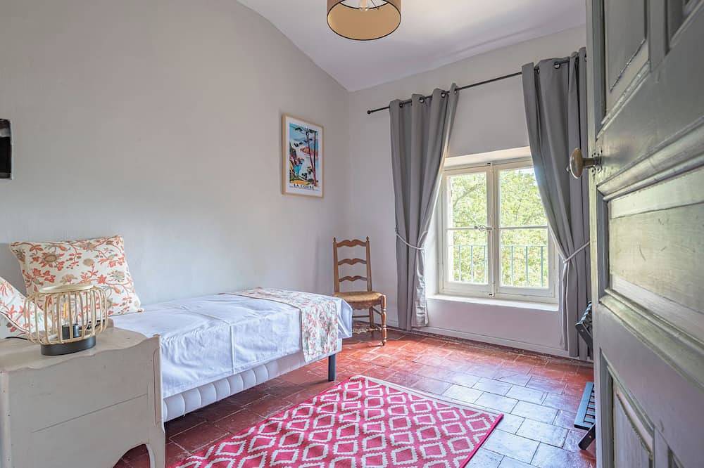 Authentic family home in the heart of Provence in Le Pontet, Vaucluse
