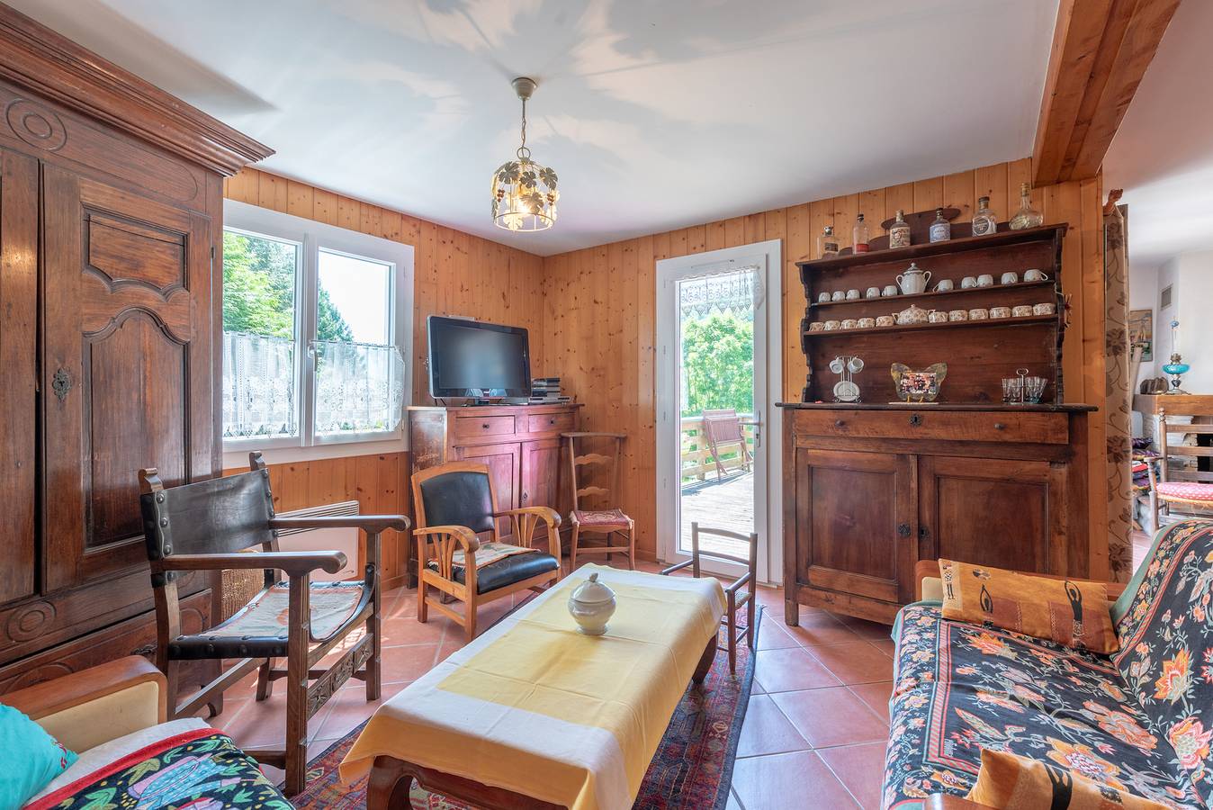 Maison de vacances 'Au Pied Du Pic Du Midi' avec vue montagne, terrasse privée et jardin privé in Castet, Béarn