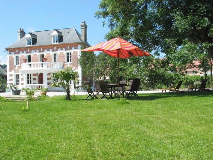 Chambre d’hôte pour 2 personnes, avec terrasse ainsi que jardin et vue