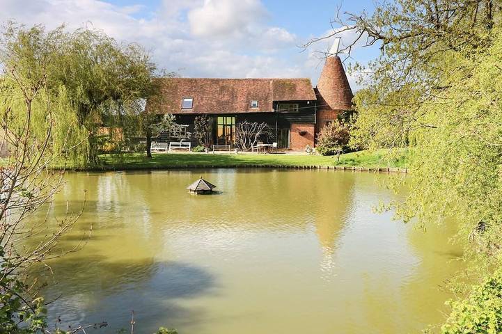 Holiday rental for 12 people, with garden in Tenterden