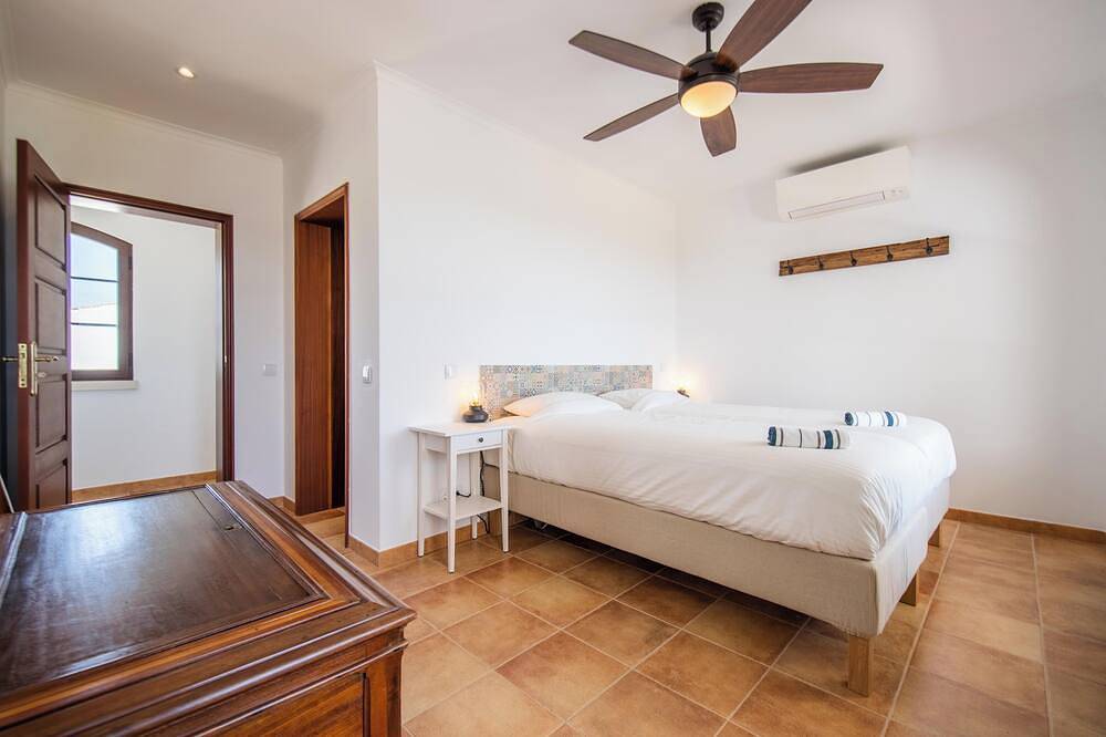 Large private mansion with swimming pool and close to the sea! Group friendly. in Tavira, Tavira (Santiago)