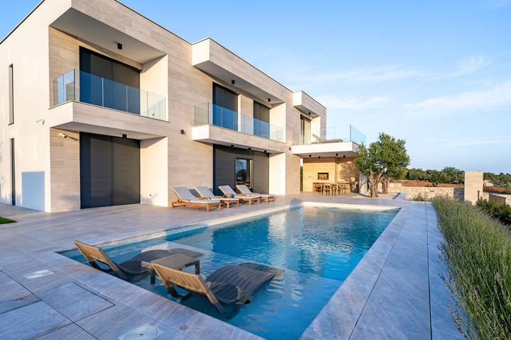 Ferienhaus für 8 Personen, mit Sauna und Whirlpool sowie Balkon und Garten in Sveti Filip i Jakov