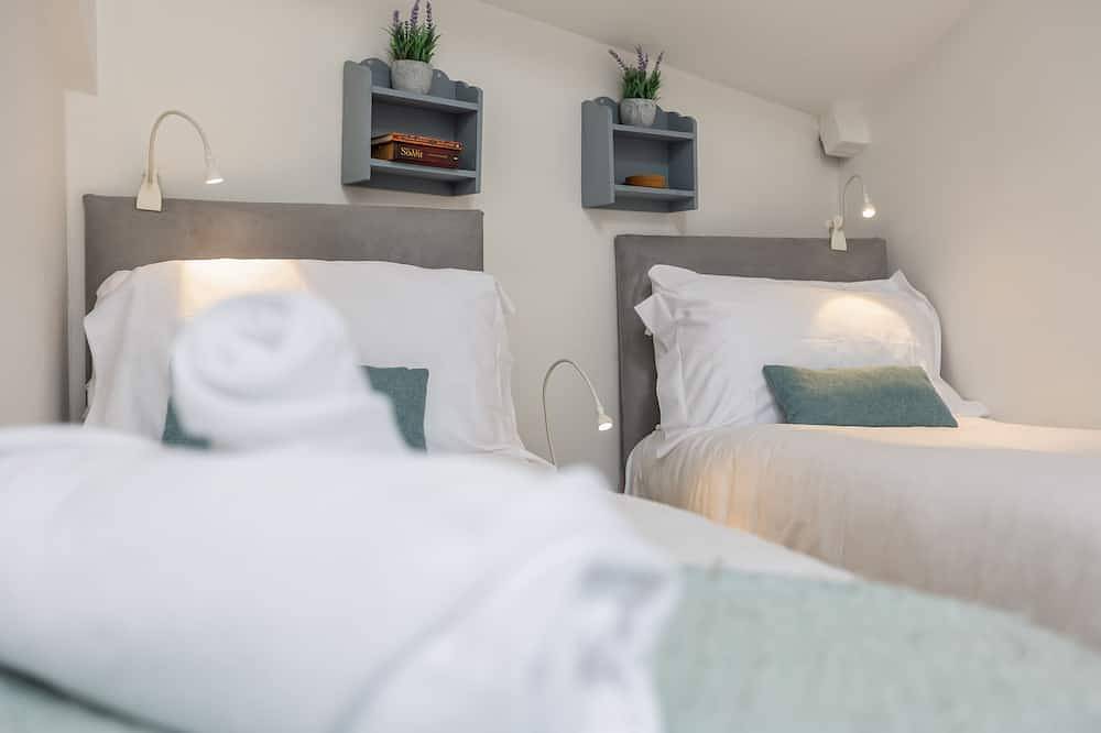 Grade Ii Quirky Yorkshire Cottage in Addingham, West Yorkshire