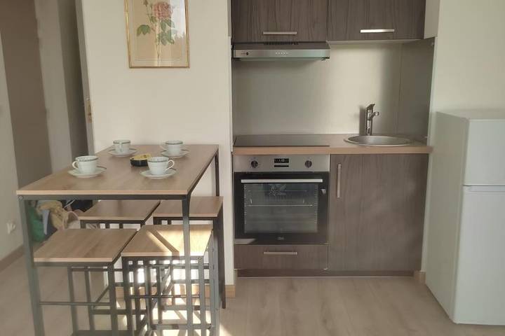 Gîte pour 4 personnes, avec jardin ainsi que vue et piscine dans Place Du Puits Rochefort En Terre - 4