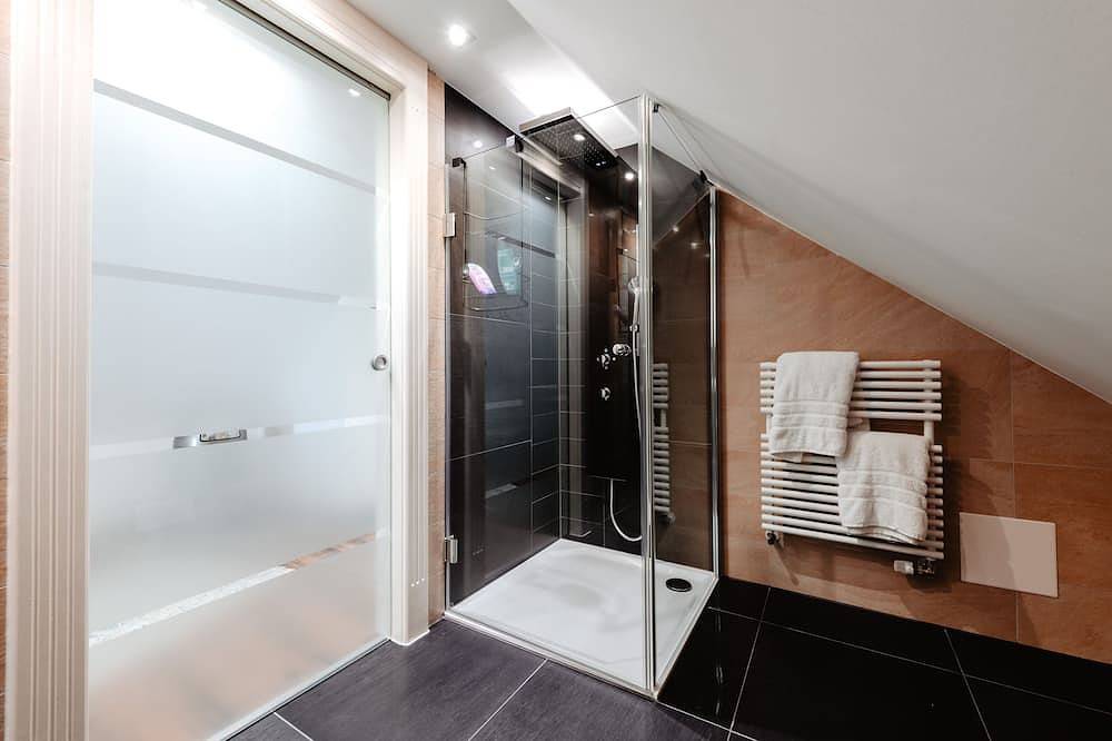 Ganze Wohnung, Mansardenwohnung (2. Og) in Osterode, Harzvorland