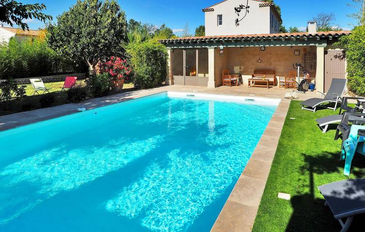 Charmante 100m² Wohnung | A/C, Pool, Parkplatz | 800m zu Eyragues in Eyragues, Arles und Umgebung