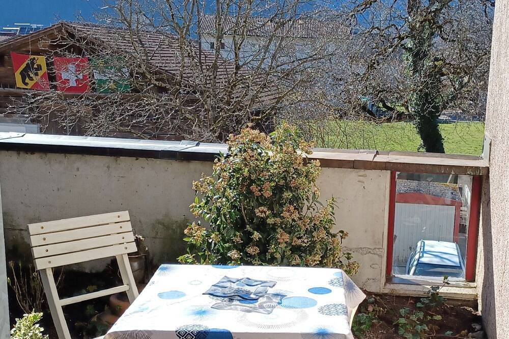 Ganze Wohnung, Geräumige, helle, sonnige Balkone. Nah an allen Annehmlichkeiten. Großartige Aussichten. in Matten bei Interlaken, Thunersee