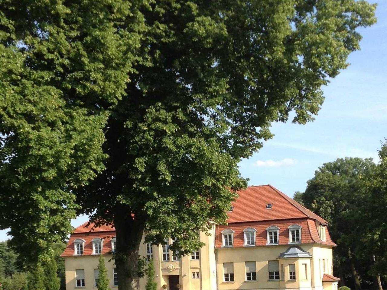 Ganze Ferienwohnung, Schloss Grabow, Resting Place & a Luxury Piano Collection Re - Wagner Apartment in Heiligengrabe, Ostprignitz-Ruppin