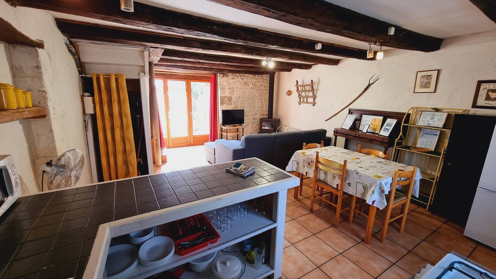 Gîte pour 4 personnes avec piscine in Saint-Just-Luzac, Côte de Beauté