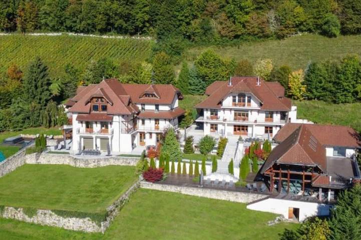 Maison de vacances pour 27 personnes, avec Balcon et Jacuzzi ainsi que Jardin et Sauna à Veyrier-du-Lac