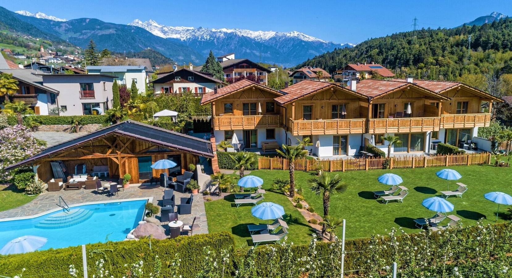 Apartamento entero, Chalet '2 55m²' con vistas a la montaña, piscina comunitaria y wifi in Prissian, Tesimo