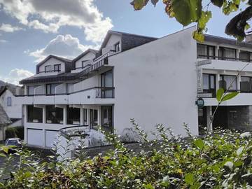 Hôtel pour 4 personnes, avec terrasse et jardin, animaux acceptés à Thiézac