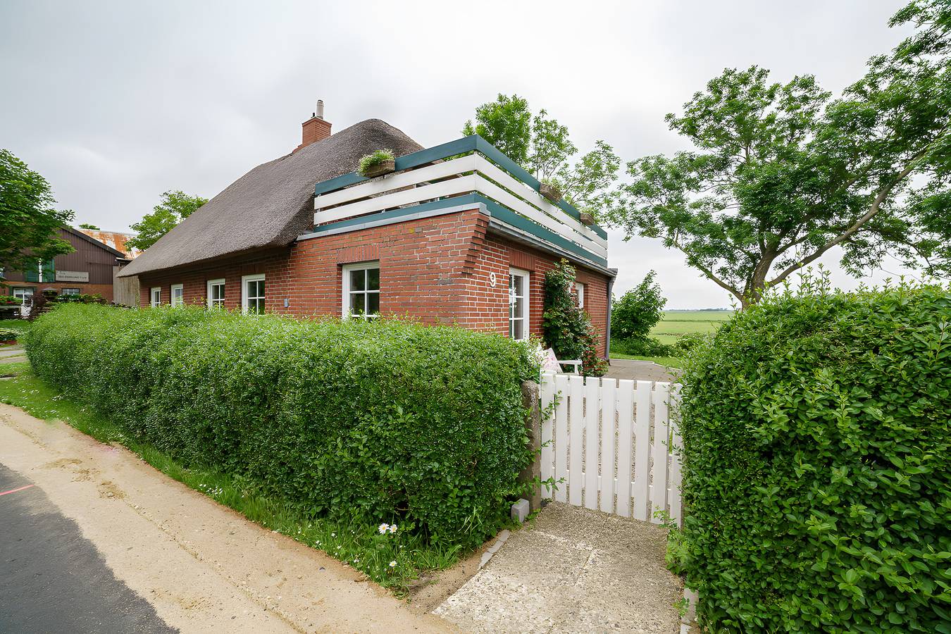 Ganze Wohnung, Apartment 'Pellwormer Rosen Hus' mit Gemeinschaftsgarten, Balkon und Wlan in Pellworm, Nordfriesland